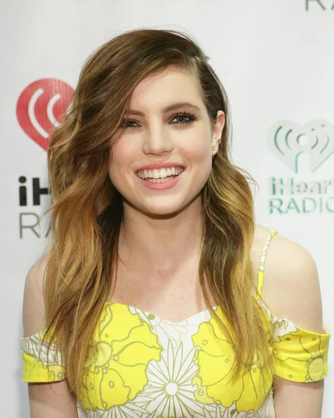 Sydney Sierota Echosmith Vid Ankomst Till Iheartradio Summer Pool Party — Stockfoto