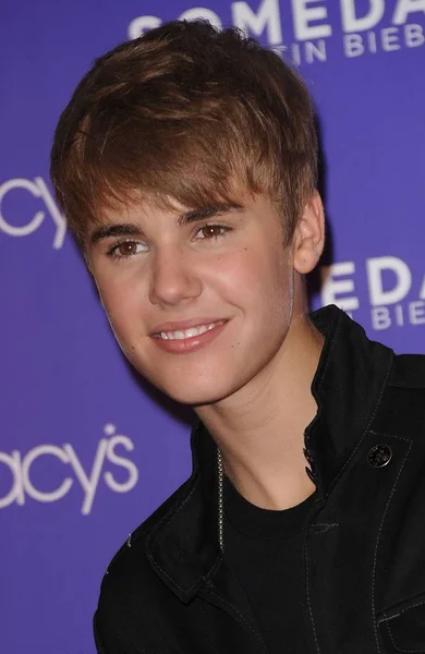 Justin Bieber Store Megjelenése Justin Bieber Egy Nap Illatanyag Dob — Stock Fotó