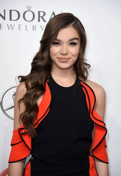 Hailee Steinfeld Las Llegadas Billboard Women Music 2016 Pier Nueva — Foto de Stock