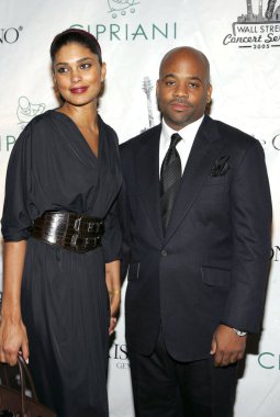 Rachel Roy, Damon Dash gelen gelen Cipriani Wall Street Concert serisi ile Mary J. Blige, Cipriani Restaurant Downtown Wall Street, New York, NY, Ekim 19, 2005. Fotoğraf: Gregorio Binuya/Everett Collection