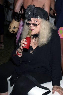 Sylvia Miles içinde 2005 Mercedes-Benz Polo Challenge, Bridgehampton Polo Club Bpc, Bridgehampton, Ny, Temmuz 30, 2005. Fotoğraf: Rob Rich / Everett Koleksiyonu