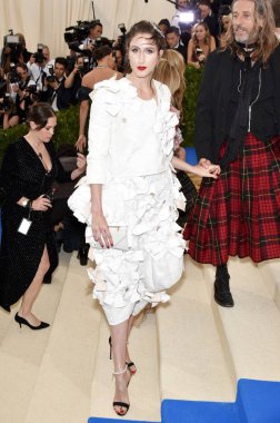 Anna Cleveland, Rei Kawakubo & Comme des Garcons Kostüm Enstitüsü Gala için gelen gelenlerde Comme des Garcons giyen - Gelenler 2, Metropolitan Museum of Art, New York, Ny Mayıs 1, 2017. Fotoğraf: Steven Ferdman / Everett Koleksiyonu