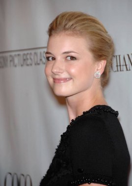 Emily Vancamp Chanel Premiere önce Coco için gelenler, Pasifik Tasarım Merkezi Gümüş Ekran Tiyatrosu, Los Angeles, Ca Eylül 9, 2009. Fotoğraf: Michael Germana / Everett Koleksiyonu
