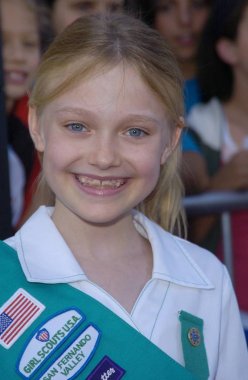 Dakota Fanning, ABD 'nin kız Izcileri içine indüksiyon töreni için basın toplantısında, ayk Burbank Tiyatrosu, Los Angeles, CA, Perşembe, Eylül 22, 2005. Fotoğraf: David Longendyke/Everett Collection
