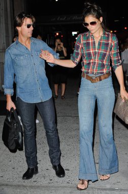 Tom Cruise, Katie Holmes, dışarı ve hakkında Celebrity candids için onların Greenwich Village daire girin-Pazartesi, New York, NY 21 Haziran 2010. Fotoğraf: Ray tamarra/Everett Collection