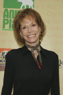 Mary Tyler Moore at arrivals for Broadway Barks VI Dog and Cat  Adopt-a-thon, The Shubert Alley, New York, NY, Saturday, July 30, 2005. Photo by: Gregorio Binuya/Everett Collection clipart