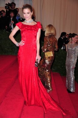 Jaime King Schiaparelli ve Prada için gelenler: Imkansız sohbetler-Metropolitan Museum of Art ' 's 2012 Kostüm Enstitüsü Gala yararı-Part 2, Metropolitan Sanat Müzesi, New York, NY Mayıs 7, 2012. Fotoğraf: Gregorio T. Binuya/Everett Colle