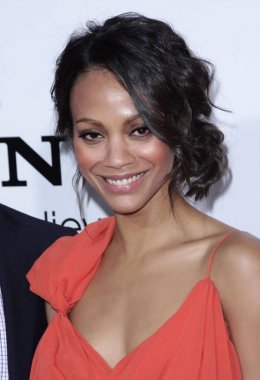 Zoe Saldanakeith Britton, Zoe Saldana, 12 Nisan 2010 'da Arclight Cinerama Dome, Los Angeles' taki bir cenaze töreninde. Fotoğraf: Adam Orchon / Everett Koleksiyonu