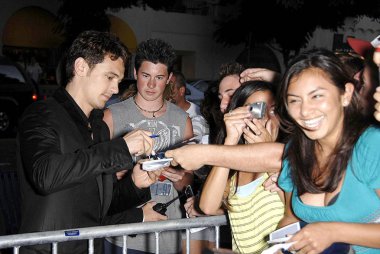 James Franco Pineapple Express Prömiyeri için gelenler, Westwood Mann's Village Tiyatrosu, Los Angeles, Ca, Temmuz 31, 2008. Fotoğraf: Michael Germana / Everett Koleksiyonu