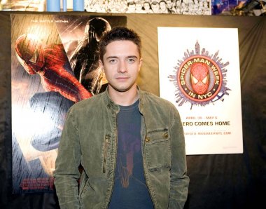 Topher Grace Topher Grace, Forbidden Planet, New York, NY, 01 Mayıs 2007 tarafından Spider-Man hafta çizgi roman Imzalama için mağaza görünümünde. Fotoğraf: B. Medina/Everett Collection