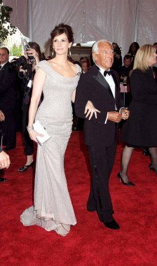 Julia Roberts (Armani Prive elbisesi giyen), süper kahramanlar için gelenler Giorgio Armani: moda ve fantezi Gala, Metropolitan Müzesi Sanat Kostüm Enstitüsü, New York, NY, Mayıs 05, 2008. Fotoğraf: Rob Rich/Everett Collection