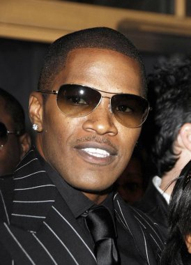Dreamgirls Los Angeles Premiere, Wilshire Tiyatrosu, Los Angeles, Ca, 11 Aralık 2006 için gelenler Jamie Foxx. Fotoğraf: Michael Germana / Everett Koleksiyonu
