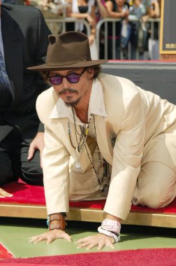 Johnny Depp Johnny Depp için el izi ve ayak izi töreni için basın toplantısında, Grauman Çin Tiyatrosu, Los Angeles, Ca, Eylül 16, 2005. Fotoğraf: Michael Germana / Everett Koleksiyonu