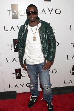 Sean ' ' P. Diddy ' ' Combs, Tao Asya Bistro ve gece kulübü dördüncü yıldönümü partisi için gelen, Tao Nightclub Venetian Resort otel ve Casino, Las Vegas, NV Ekim 3, 2009. Fotoğraf: James Atoa/Everett Collection