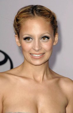Nicole Richie gelenler için (Ema) 18 Yıllık Çevre Medya Derneği Ödülleri, Ebell Tiyatrosu, Los Angeles, Ca, Kasım 13, 2008. Fotoğraf: Dee Cercone / Everett Koleksiyonu