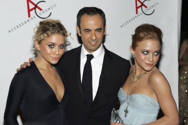 Ashley Olsen Calvin Klein giyen, Francisco Costa, Mary-Kate Olsen 10 Yıllık Aksesuarlar Konseyi Ace Ödülleri, Cipriani Restaurant 42nd Street, New York, Ny, Kasım 08, 2005 için gelenler dior giyiyor. Fotoğraf: Gregorio Binuya/Everett Collecti