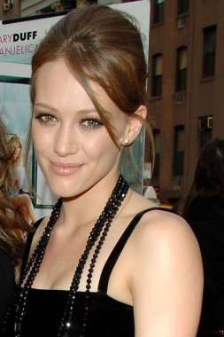 Hilary Duff Malzeme Girls Premiere için gelenler, Chelsea Batı Sinemaları, New York, Ny, Ağustos 14, 2006. Fotoğraf: George Taylor / Everett Koleksiyonu