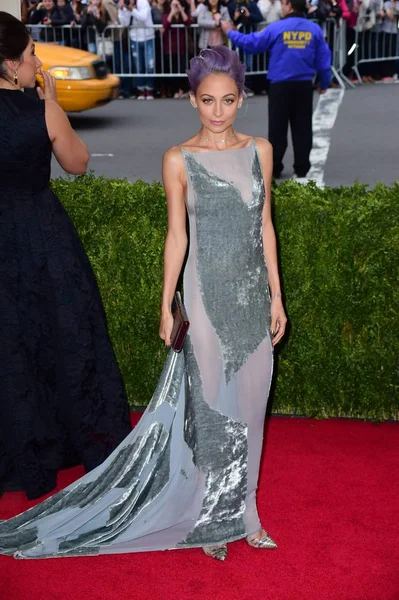 Nicole Richie Visel Donna Karan Atelier Érkezések Charles James Divat — Stock Fotó