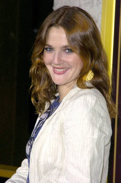 德鲁巴里莫尔 穿着Zara夹克 在家庭盖伊的斯特维格里芬 未讲述的故事Dvd党 曼恩的国家剧院 洛杉矶 加利福尼亚州 2005年9月27日的到来 照片由 朗根迪克 — 图库照片