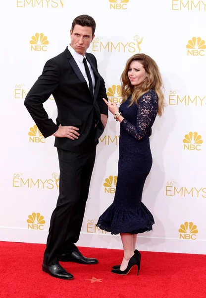 Pablo Schreiber Natasha Lyonne Przy Przyjazdów 66Th Primetime Emmy Awards — Zdjęcie stockowe