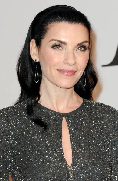 Julianna Margulies Érkezések 2015 Cfda Fashion Awards Alice Tully Hall — Stock Fotó