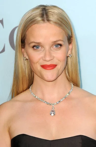 Reese Witherspoon Llegada Tiffany 2016 Blue Book Collection Unveiling Cunard — Foto de Stock