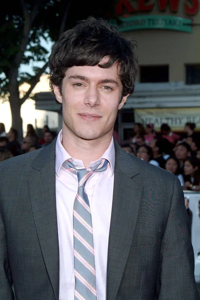 Adam Brody Agli Arrivi Mrs Prima Smith Mann Village Theater — Foto Stock