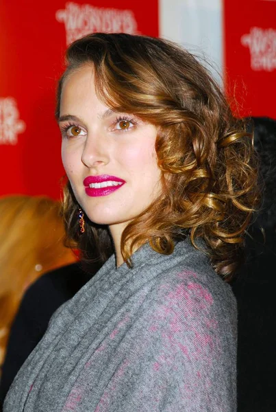 Natalie Portman Vid Ankomster För Magorium Wonder Emporium Premiere Dga — Stockfoto