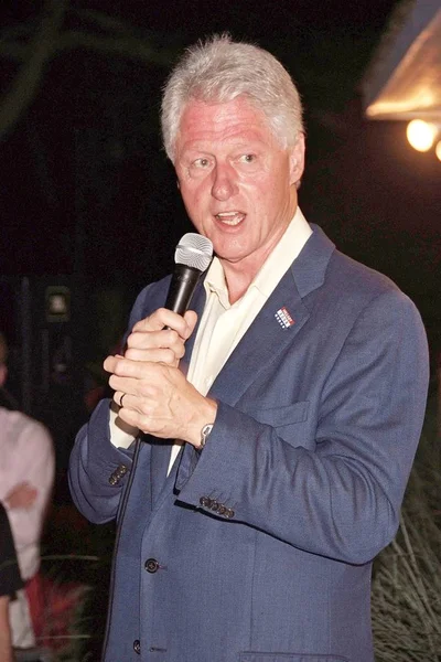 克林顿出席希拉里 克林顿总统汉普顿筹款活动 杰西和莫里斯 里德的家 东汉普顿 尼本州 2007年8月3日 照片来源 Rob Rich — 图库照片