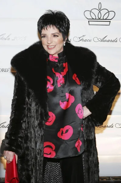Liza Minnelli Příjezdů Pro Princeznu Grace Prince Rainiera Iii Award — Stock fotografie