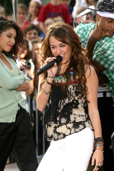 Miley Cyrus Stage Nbc Today Show Concert Miley Cyrus Rockefeller — Stock Photo, Image