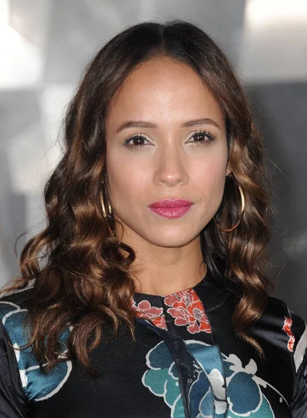 Dania Ramirez Bei Der Ankunft Für Passagiere Premiere Regency Westwood — Stockfoto