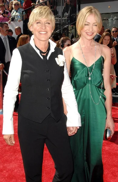 Ellen Degeneres Vistiendo Dolce Gabbana Portia Rossi Vistiendo Vestido Lanvin —  Fotos de Stock