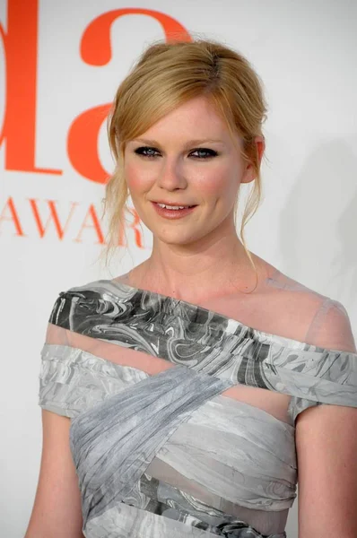 Kirsten Dunst Rodarte Elbise Giyiyor 2009 Amerika Cfda Moda Tasarımcıları — Stok fotoğraf