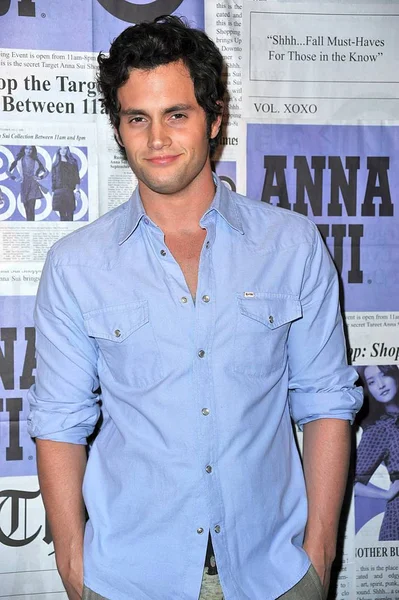 Penn Badgley Arrivals Limited Edition Anna Sui Target Gossip Girl — Stock Photo, Image