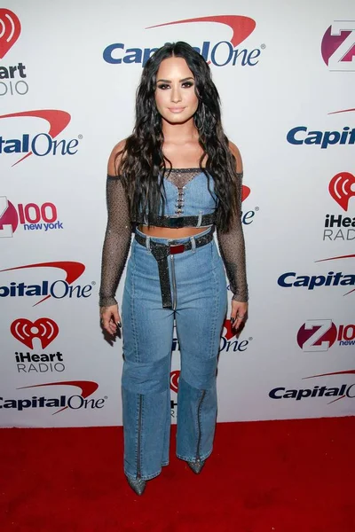 Demi Lovato Przy Przyjazdów Z100 Jingle Ball 2017 Przedstawiony Przez — Zdjęcie stockowe