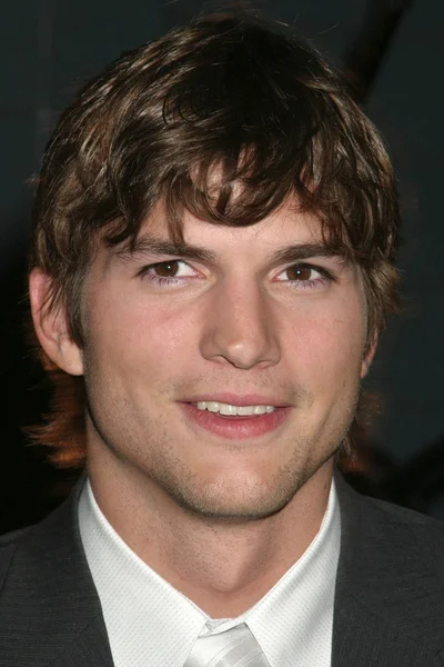 Ashton Kutcher Bij Aankomst Voor Een Partij Als Liefde Première — Stockfoto