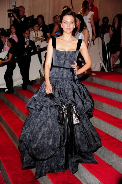 Maggie Gyllenhaal Vistiendo Vestido Louis Vuitton Las Llegadas Para Parte — Foto de Stock