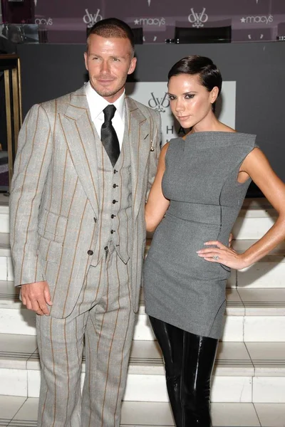 David Beckham Wearing Tom Ford Suit Victoria Beckham Wearing Antonio — Stock Photo, Image