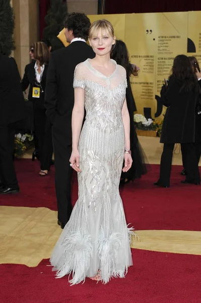 Kirsten Dunst Vestindo Chanel Haute Couture Chegadas Para 79Th Annual — Fotografia de Stock