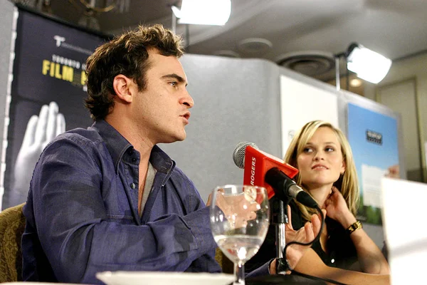 Joaquin Phoenix Reese Witherspoon Persconferentie Voor Walk Line Première Toronto — Stockfoto