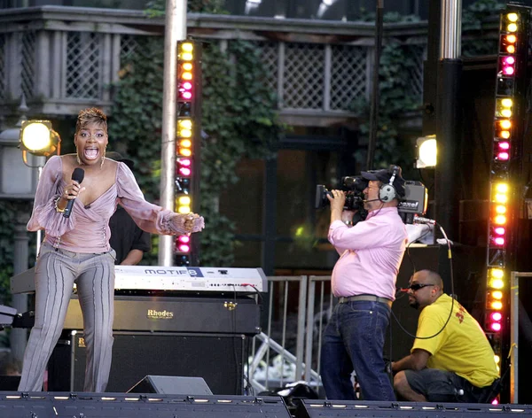 American Idol Fantasia, Bryant Park, New York, Ny, 22 Temmuz 2005 ile Abc Good Morning America Konseriçin sahnede Fantasia. Fotoğraf: Fernando Leon / Everett Koleksiyonu