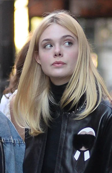 Elle Fanning Para Celebrity Candids Fri Nueva York Octubre 2016 — Foto de Stock