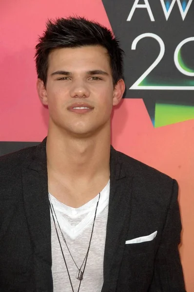 Taylor Lautner Bei Den Ankünften Für Die Jährlichen Kids Choice — Stockfoto