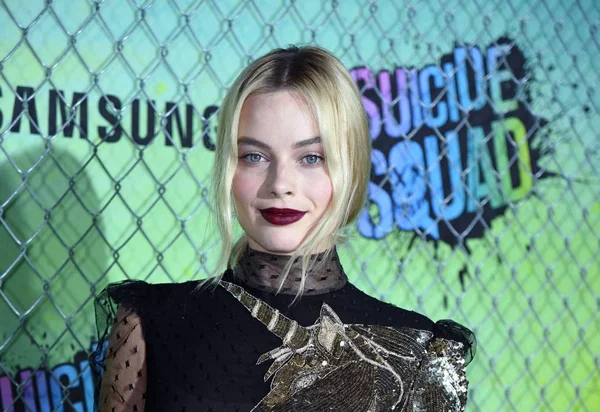 Margot Robbie 在到达自杀小队首映式 灯塔剧院 2016年8月1日 图片来源 德里克 斯托姆埃弗雷特系列 — 图库照片