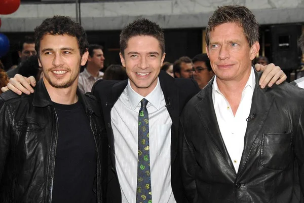 James Franco, Topher Grace, Thomas Hayden Kilisesi Nbc Today Show Kicks Off Spider-Man Hafta nyc, Rockefeller Center, New York, Ny, Nisan 30, 2007 için talk show görünüm. Fotoğraf: George Taylor / Everett Koleksiyonu