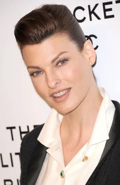 Linda Evangelista Bei Der Anreise Zum Chanel Little Black Jacket — Stockfoto