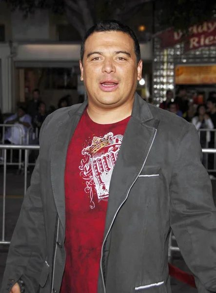 Carlos Mencia Bij Aankomsten Voor Première Van Heartbreak Kid Mann — Stockfoto