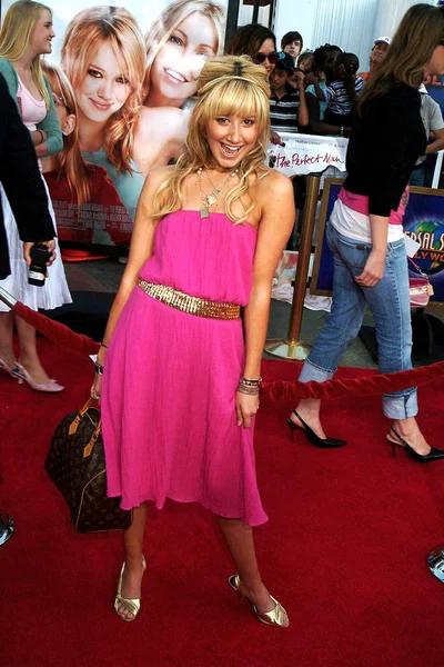 Ashley Tisdale Chegadas Para Perfect Man Premiere Universal Studios Cinema — Fotografia de Stock