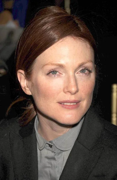 Julianne Moore Atendimento Para Rag Bone Fall 2008 Fashion Collection — Fotografia de Stock